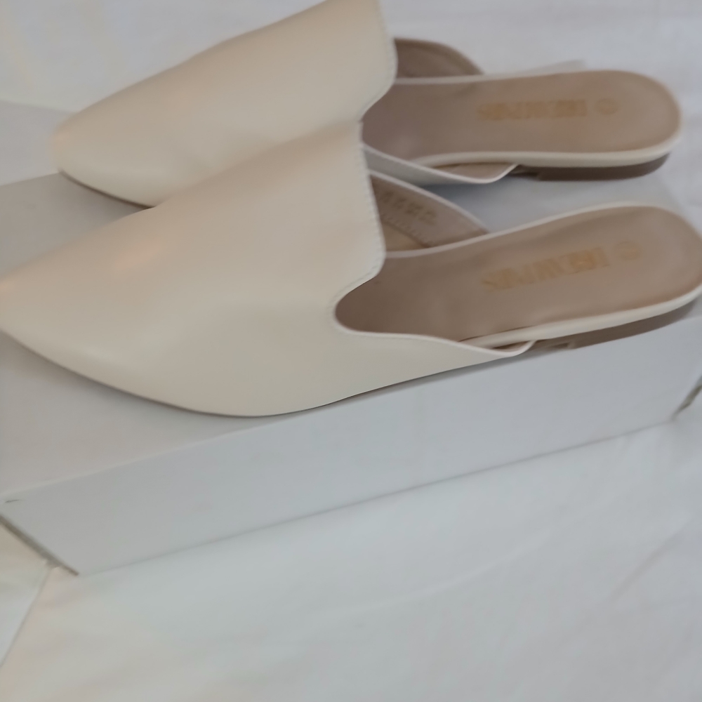 Dream Pairs Cream Slip-On Mules